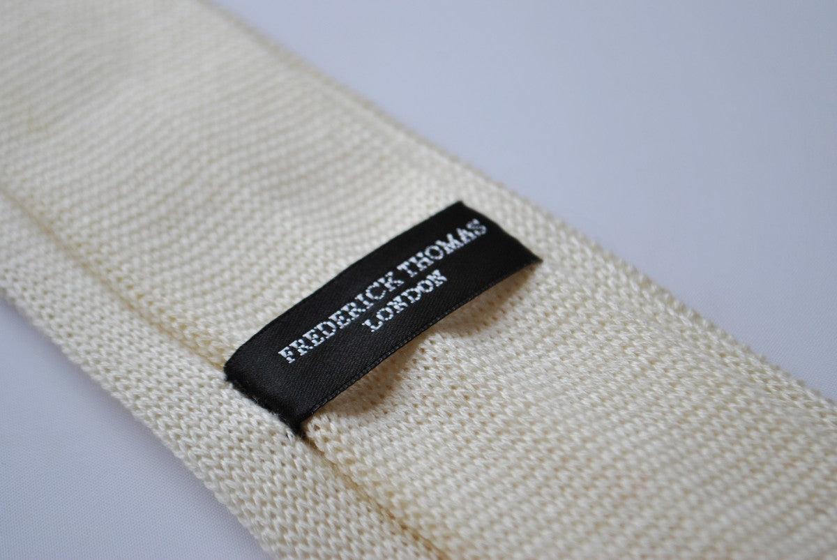 cream skinny cable knit tie - Image 4