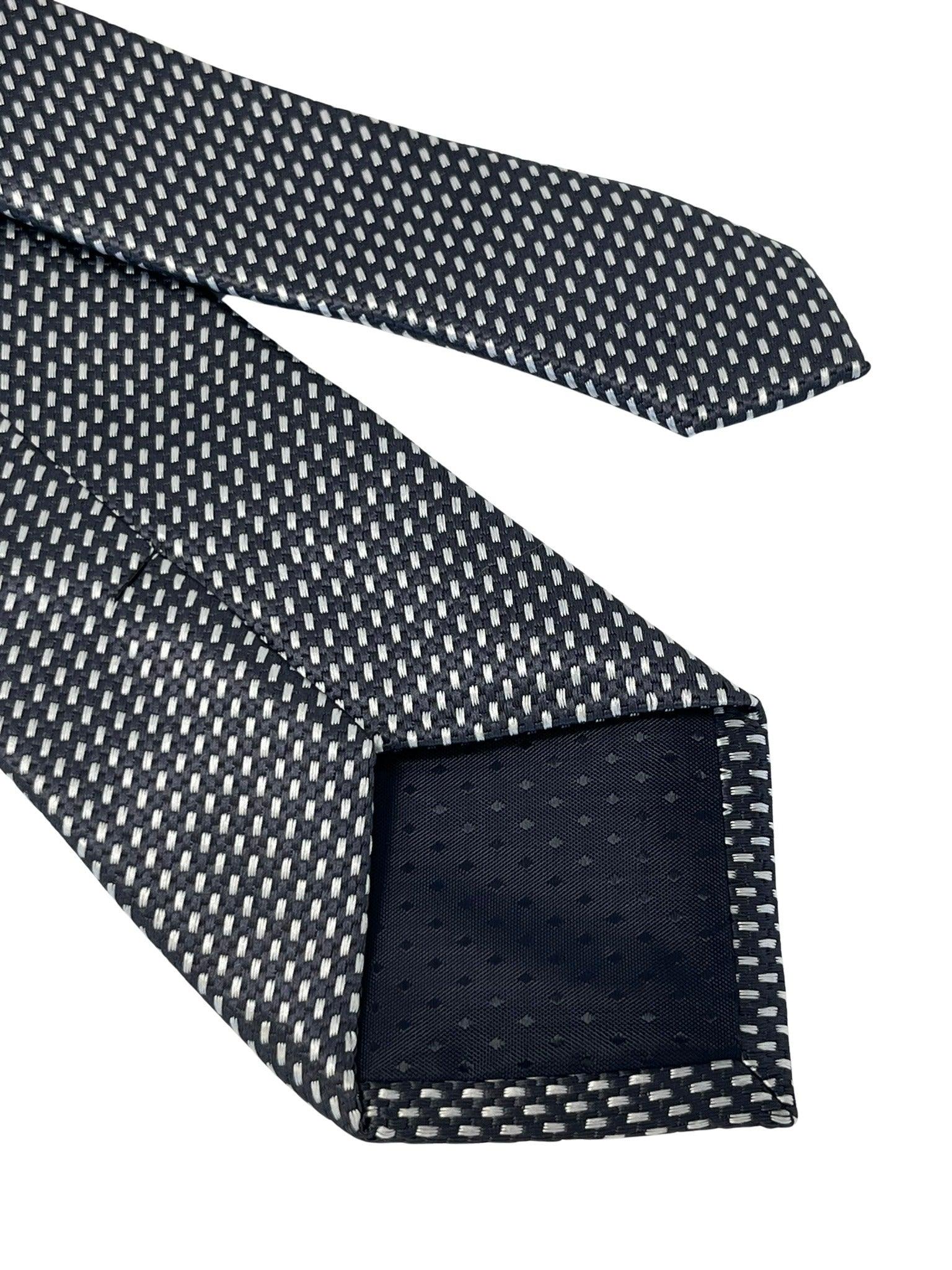dark grey and white geometric stitch design - Image 5