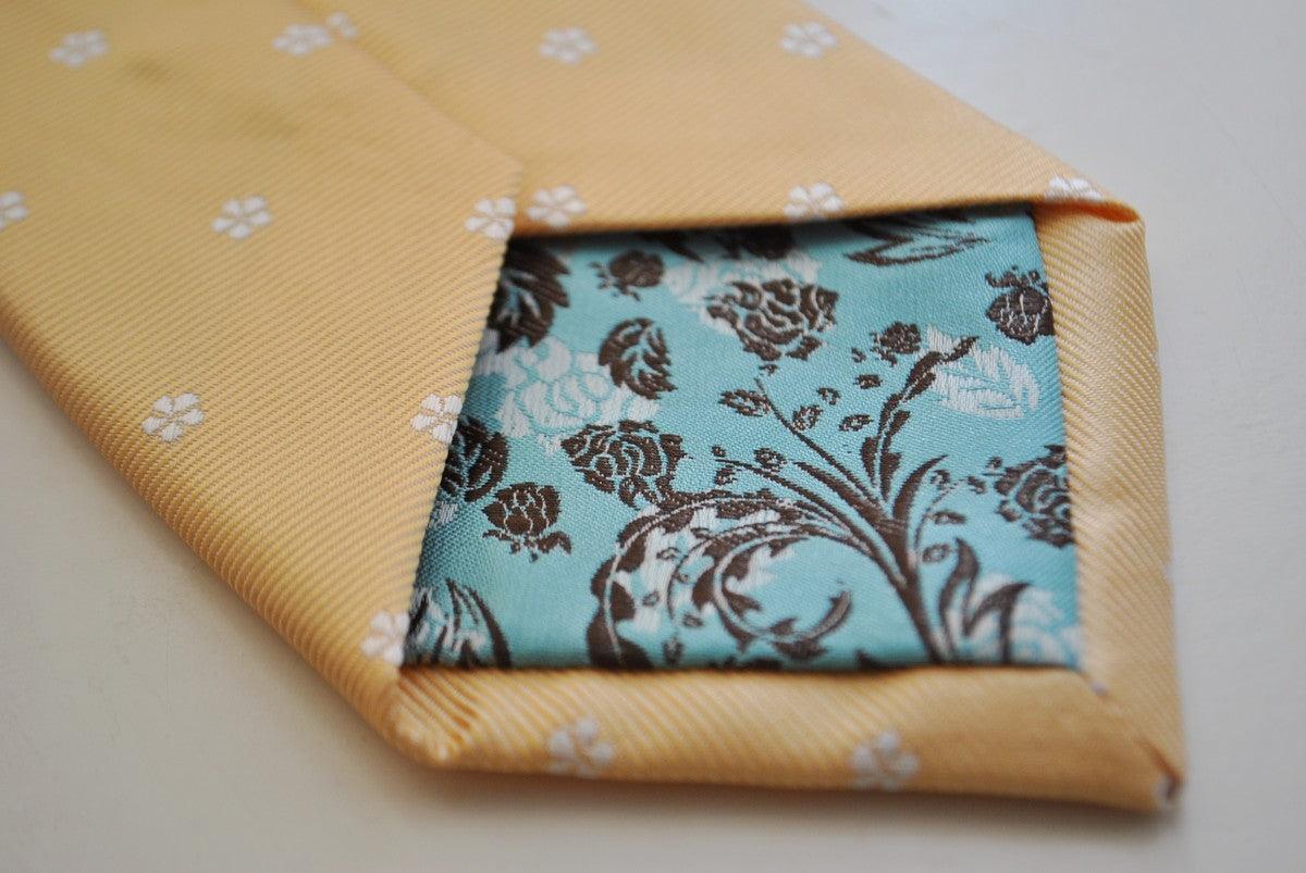 pale yellow tie with flower pattern - Image 3