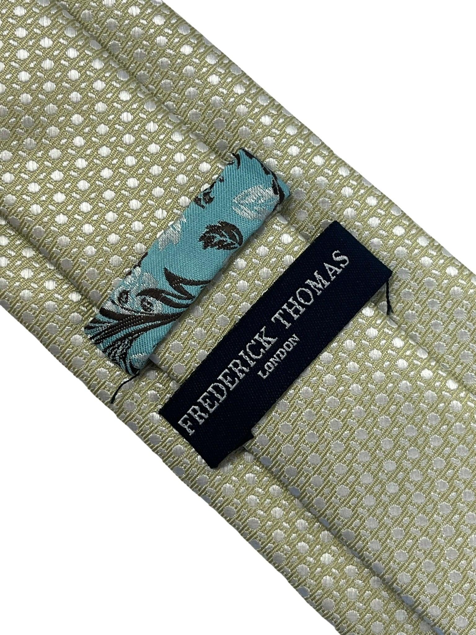 Gold tie with geometric design - Image 4