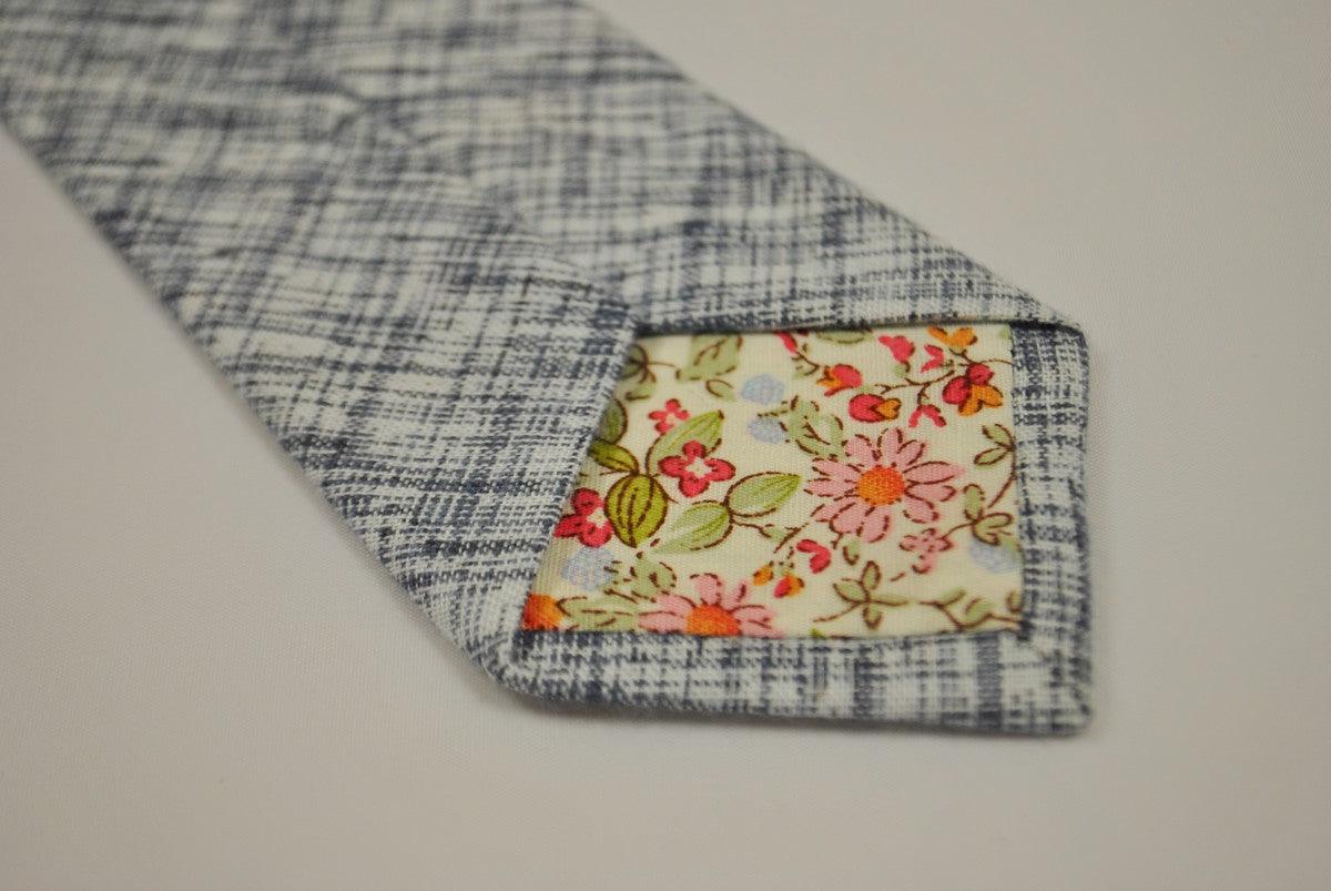 grey blue and white scratched design tie - Image 3