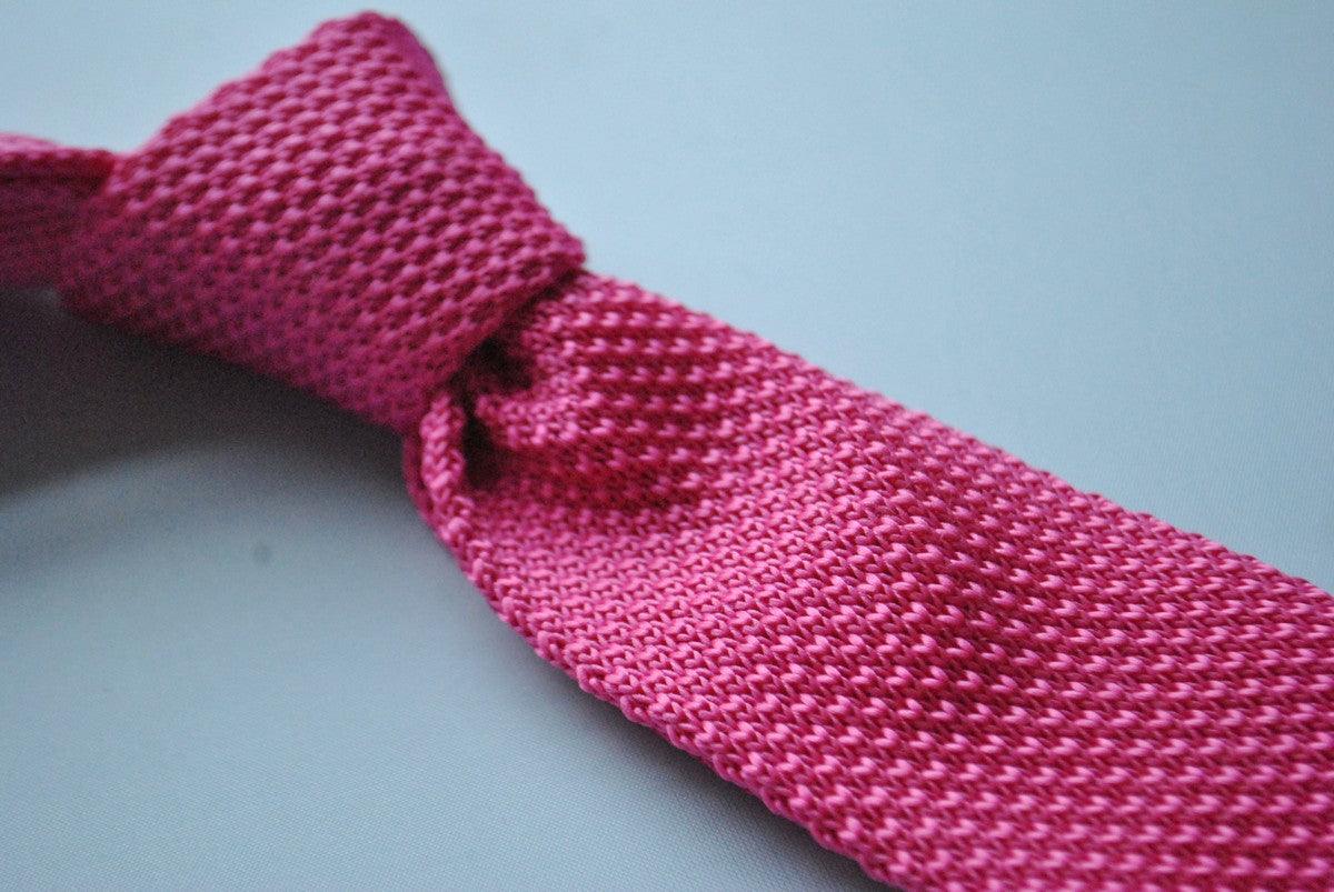 plain bright pink skinny knitted tie with pointed end - Image 3