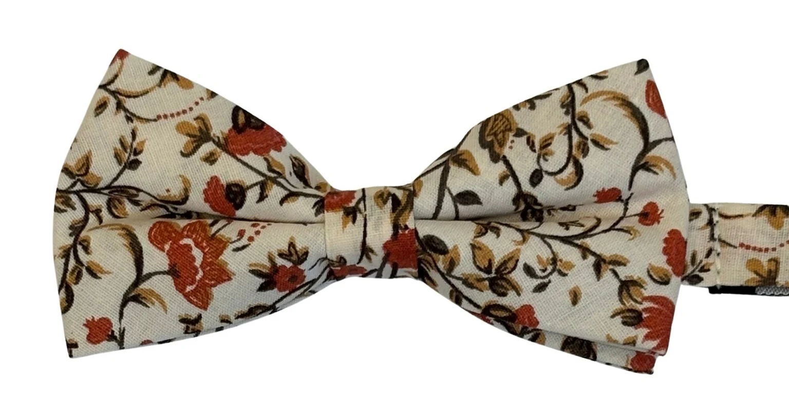 Liberty style red climbing English wildflower design adult bow tie and matching pocket square - Image 2