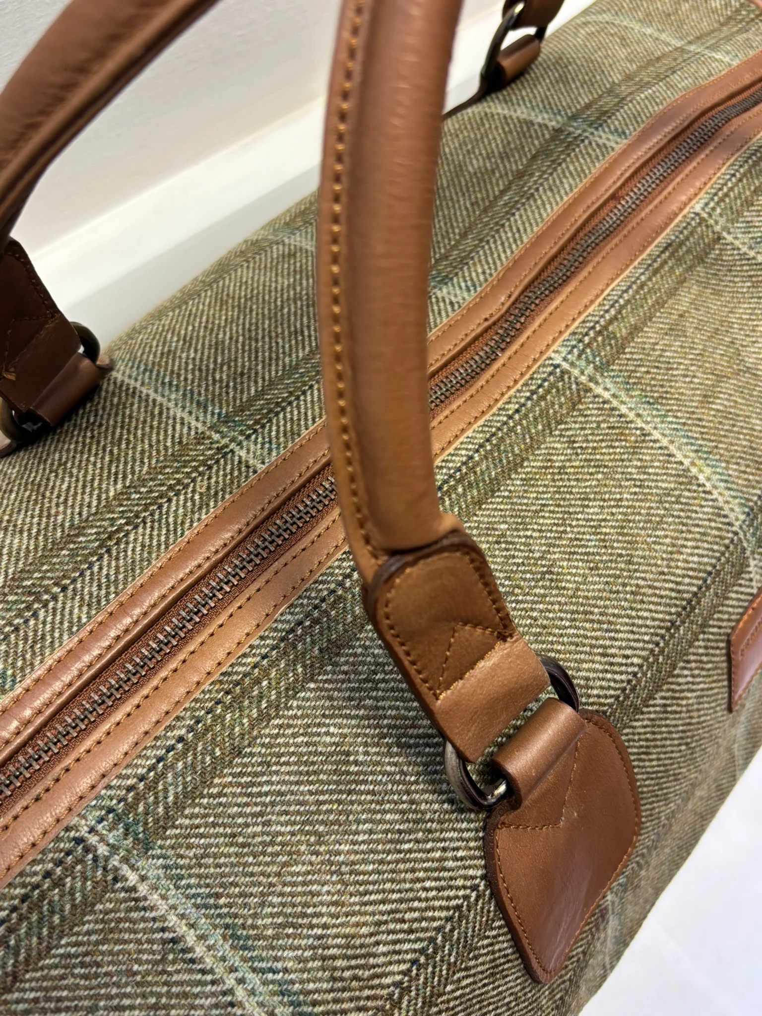 Luxury weekend overnight bag in forest green with plaid check and leather handles - Image 4