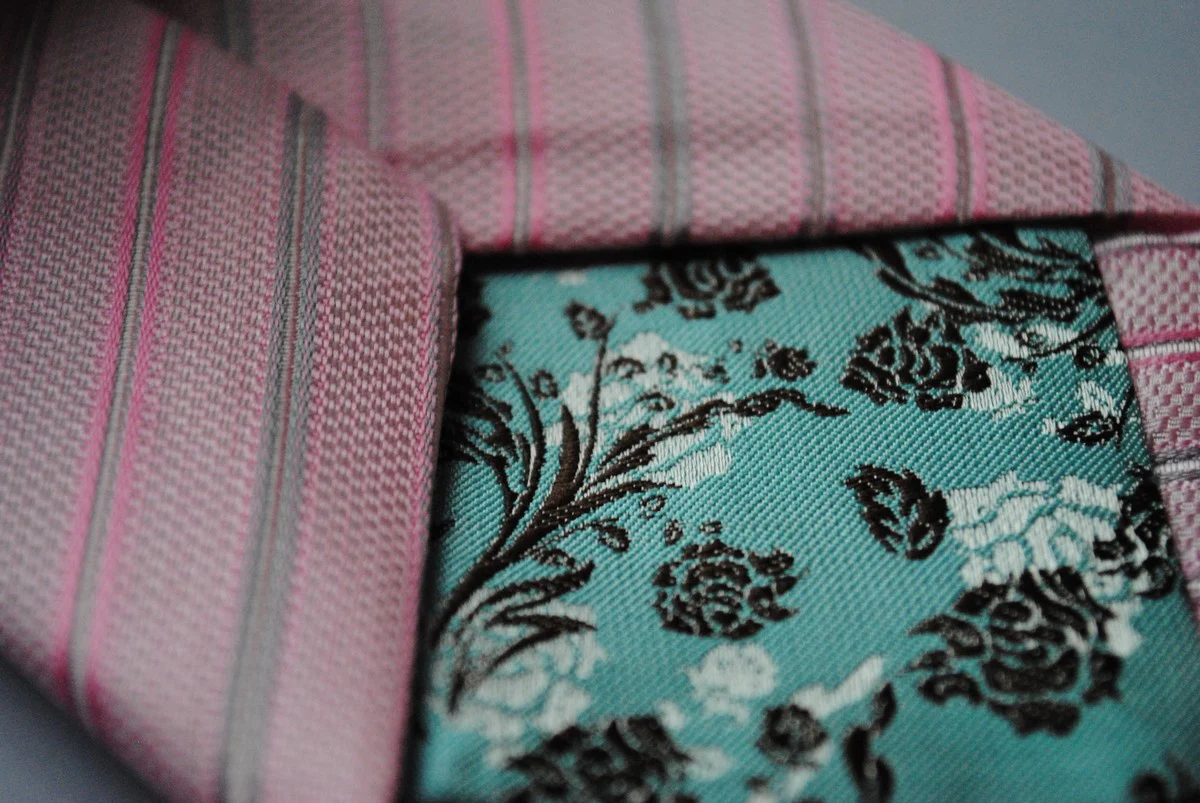 pink & grey striped tie - Image 4