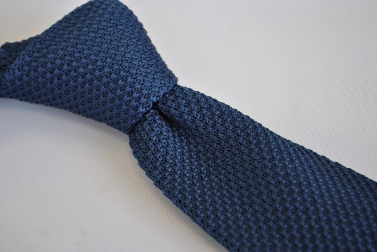 plain navy blue knitted tie with pointed end in standard 8cm width - Image 4