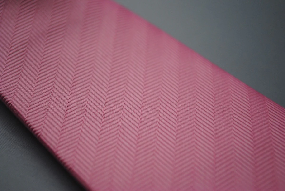 plain pink herringbone style tie - Image 3