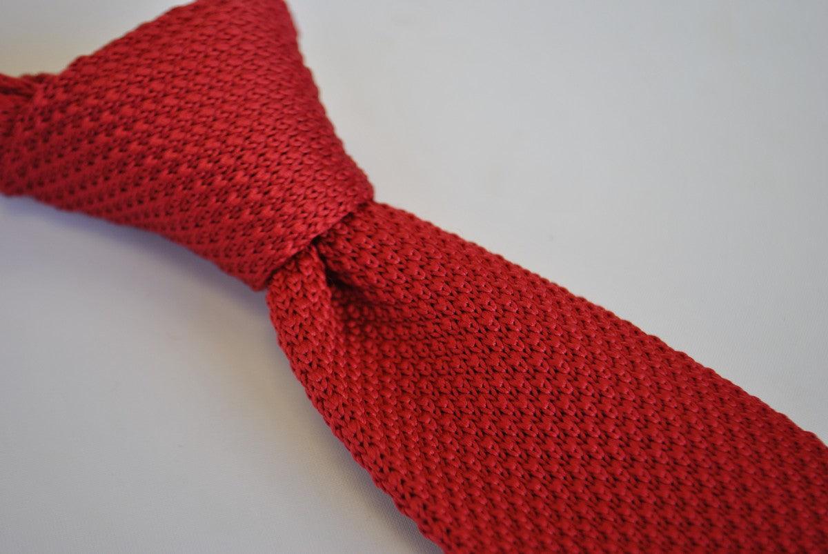 plain red skinny knitted tie with pointed end - Image 3