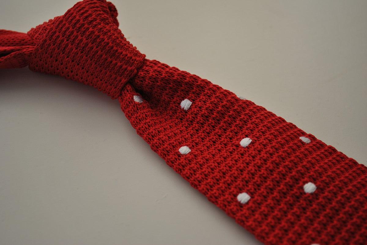 red skinny knitted tie with white polka dots - Image 3
