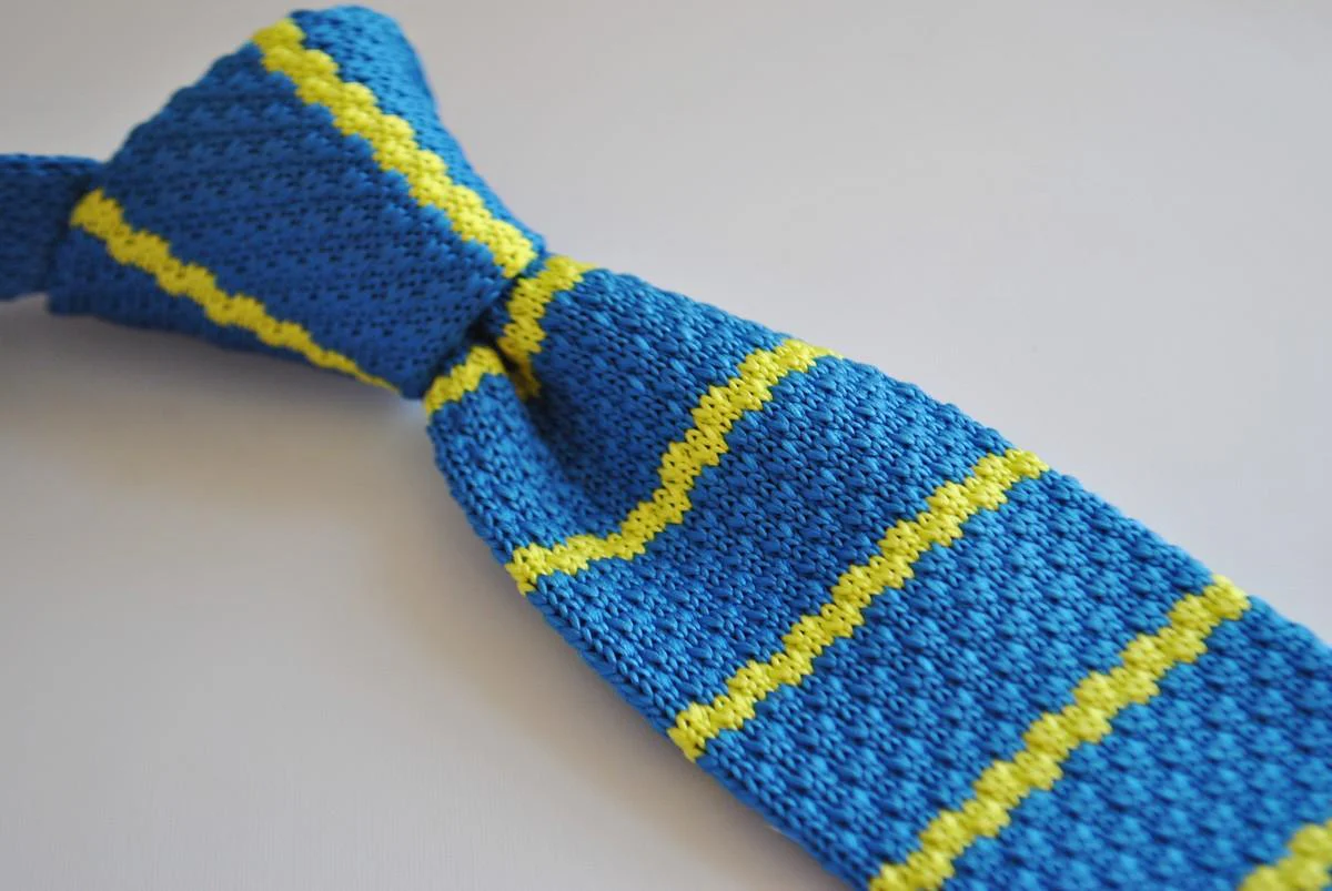 royal blue skinny knitted tie with yellow stripes - Image 2
