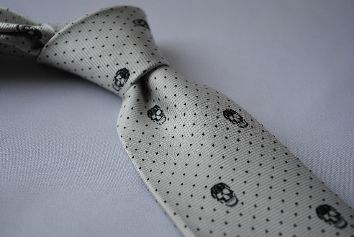 silver grey skulls design tie - Image 3
