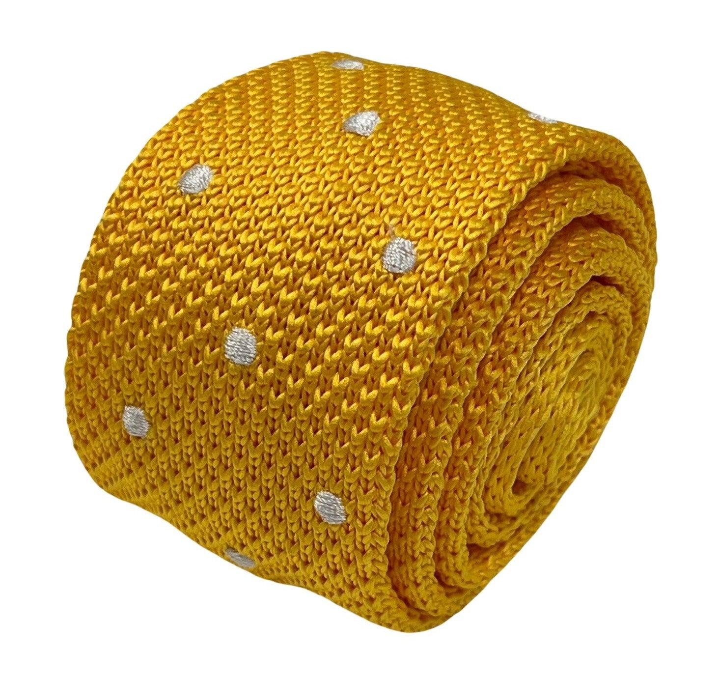 Yellow gold knitted tie with white polka spots - Image 5