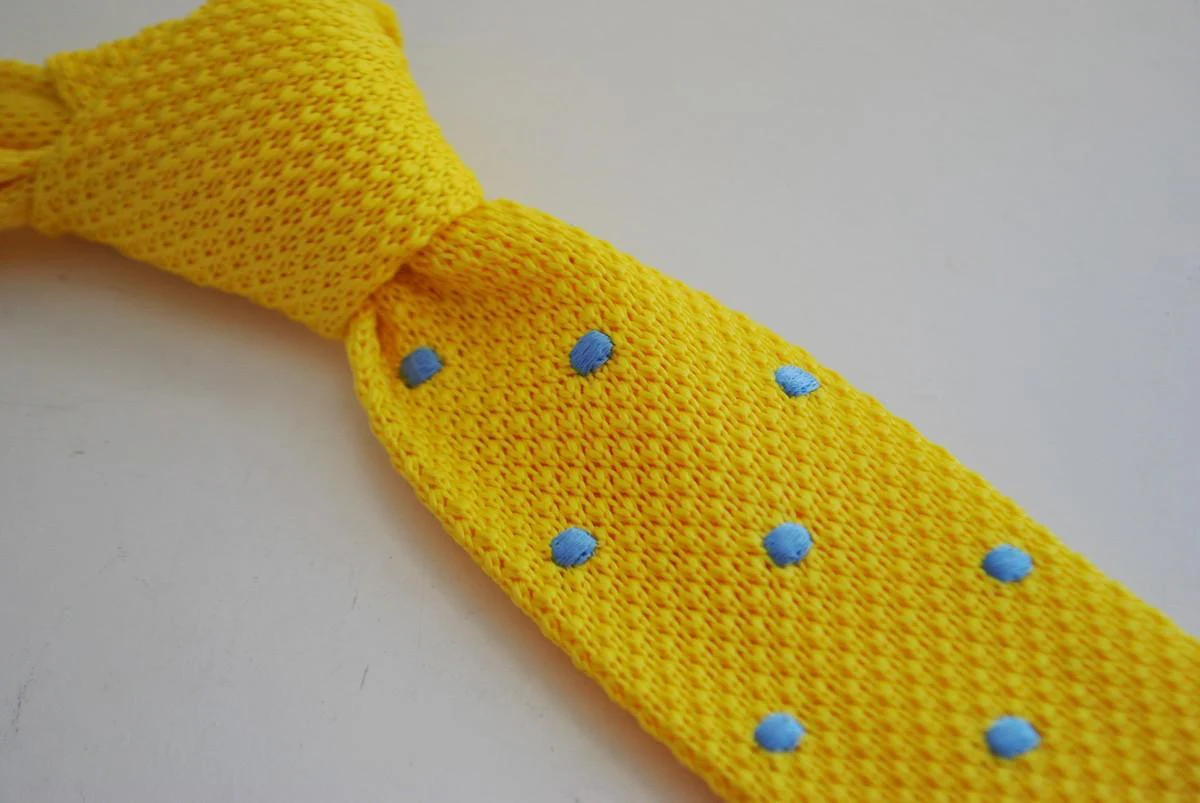 yellow skinny knitted tie with light blue polka dots - Image 3